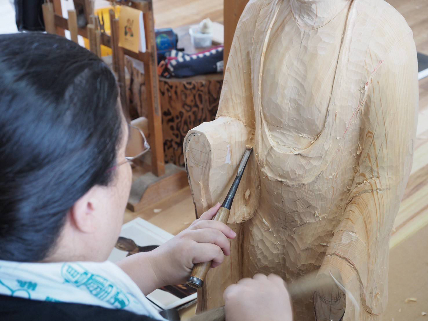 仏像彫り実演